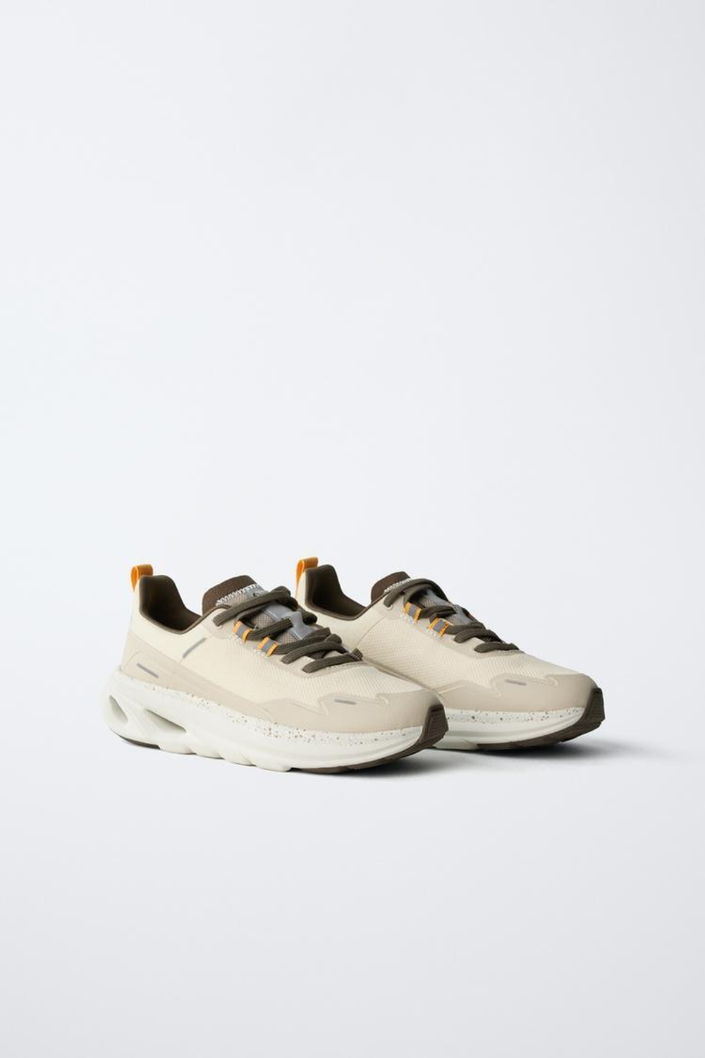 ZARA СПОРТИВНЫЕ КРОССОВКИ С ДЕТАЛЯМИ НА ПОДОШВЕ, ЭКРЮ