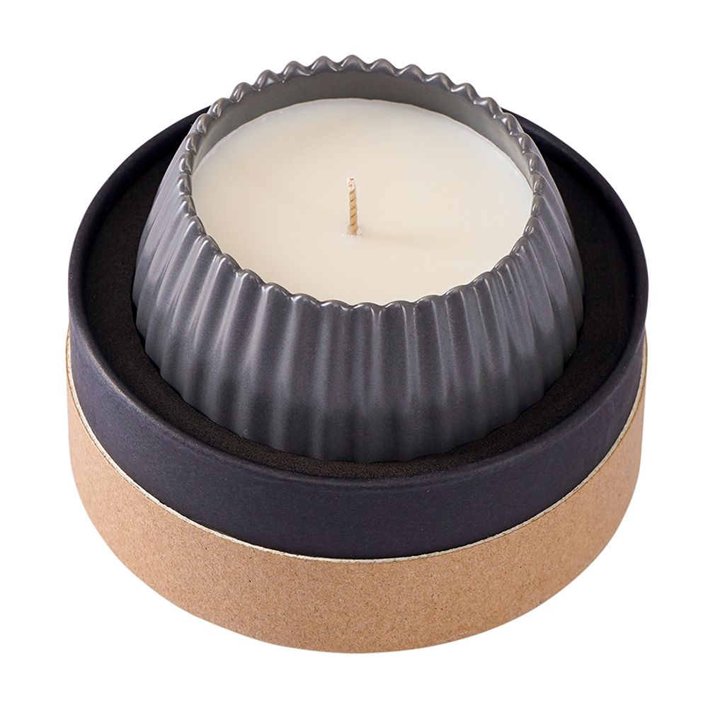 Свеча ароматическая Vetiver &amp; Black cypress из коллекции Edge, серый