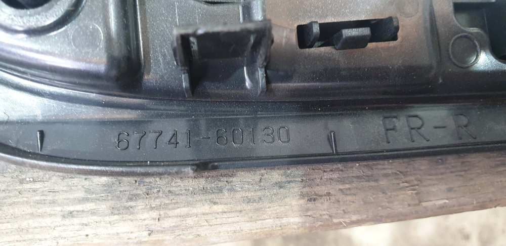 Накладка обшивки двери задней правой Lexus LX 3 (LX 570) 15-23 Б/У Оригинал 6770760100