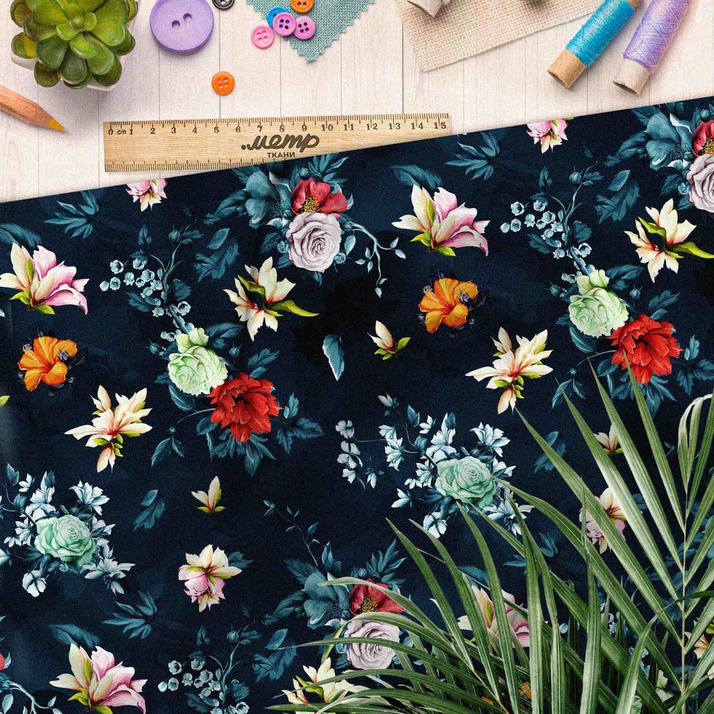 Ткань бифлекс цветы на темно-синем фоне