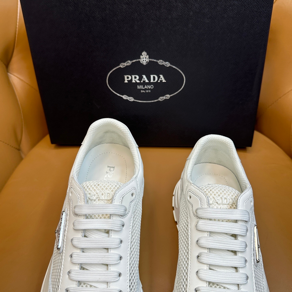 Классические сетчатые кроссовки