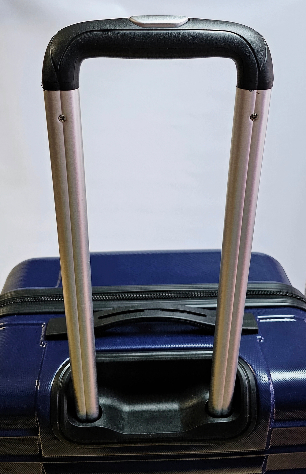 Чемодан на колесах / Чемодан Global Case средний M+, 69 л, 3,2 кг (темно-синий)