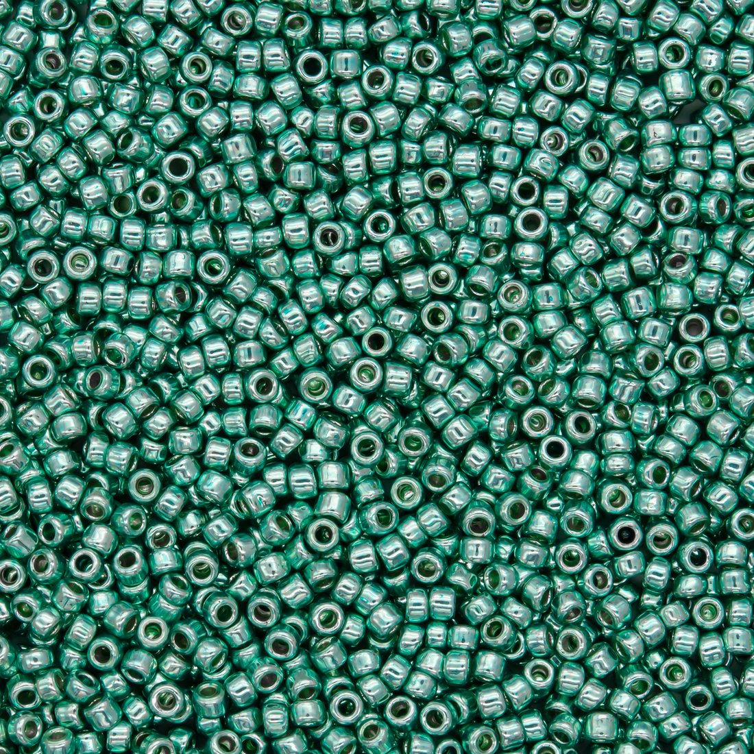 Японский бисер TOHO Round 15/0 (№PF561), непрозрачный глянцевый с металлическим блеском