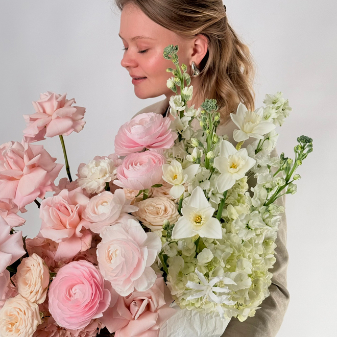 Цветочная композиция в корзине Нежность