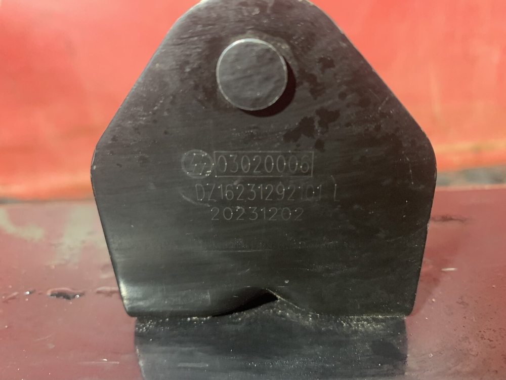 Крышка инструментального ящика левого 2024г