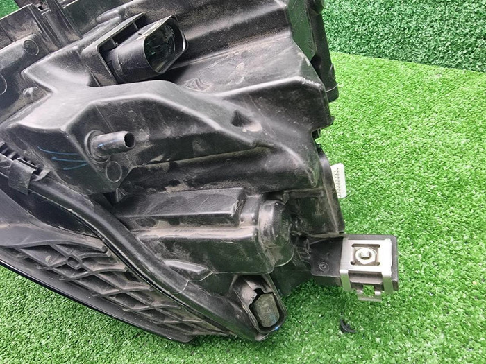 Фара правая Audi Q5 2 80A (2017-2020) LED