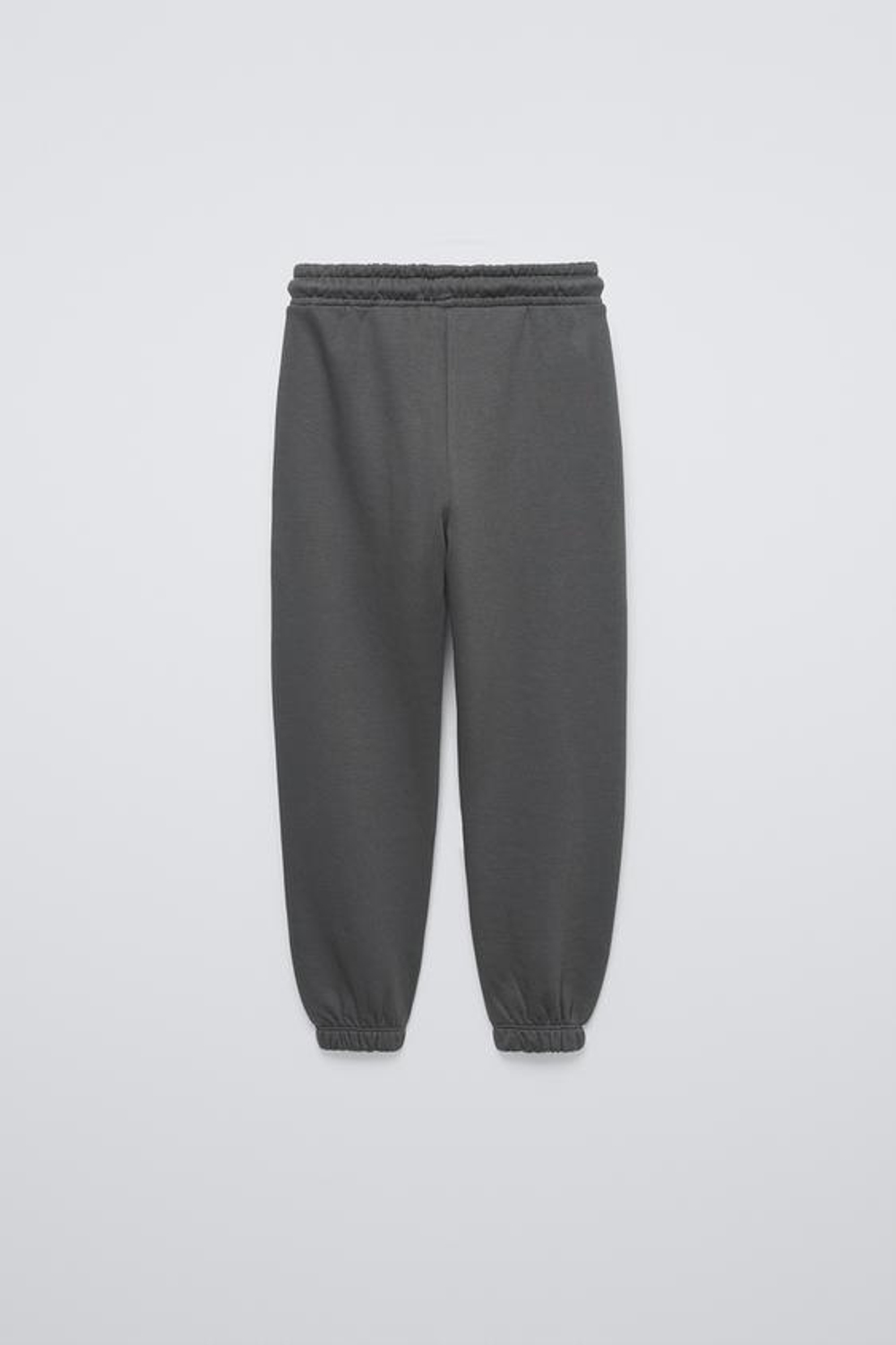 ZARA КОМПЛЕКТ ИЗ ТОЛСТОВКИ И ДЖОГГЕРОВ С НАШИВКОЙ, СЕРЫЙ
