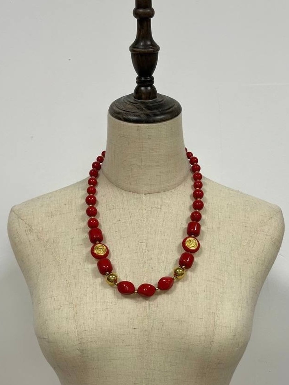 Бусы из красного пластика Liz Claiborne