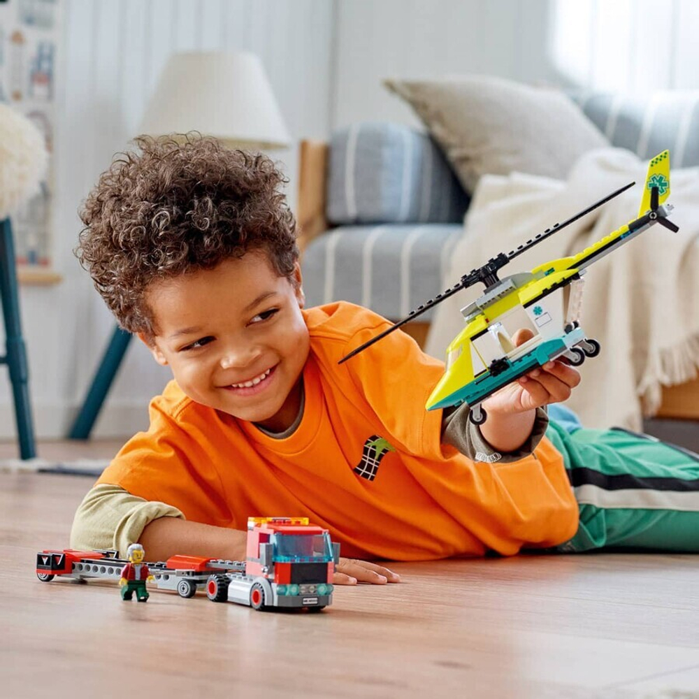 Конструктор LEGO City 60343 Грузовик для спасательного вертолёта