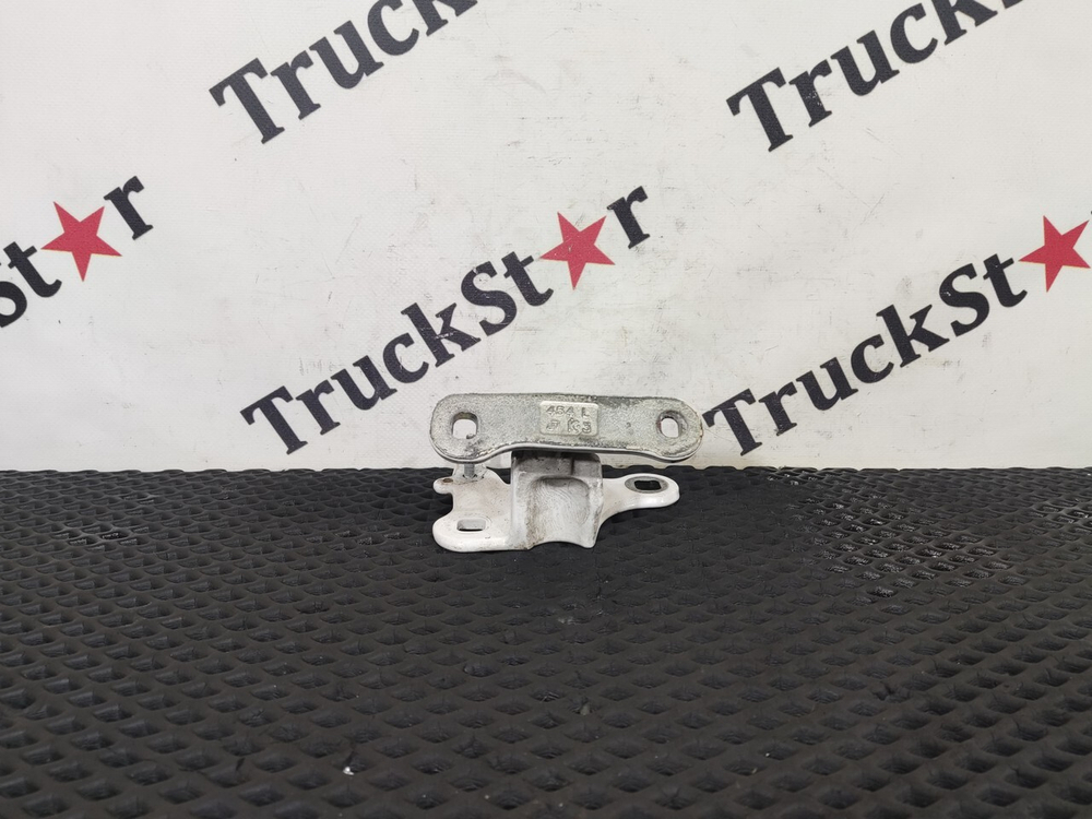 Петля двери нижняя левая 2020г