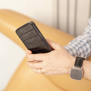 Кожаный чехол для iPhone 17 Pro, аллигатор черного цвета