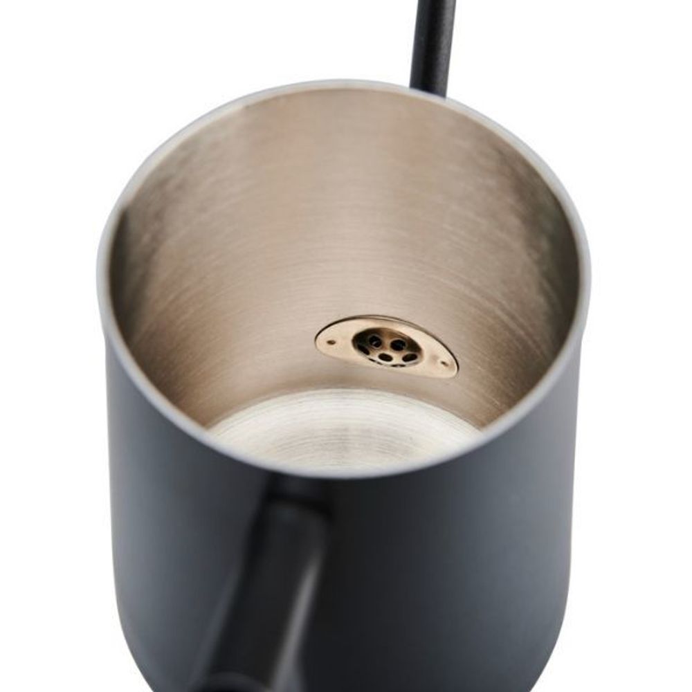 Рассекатель потока воды внутри чёрного чайника Yami Drip Kettle | Easy-cup.ru Рассекатель потока воды внутри чёрного чайника Yami Drip Kettle | Easy-cup.ru