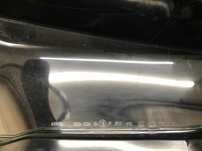 Стекло фары левое BMW X5 G05 (2018-2023)