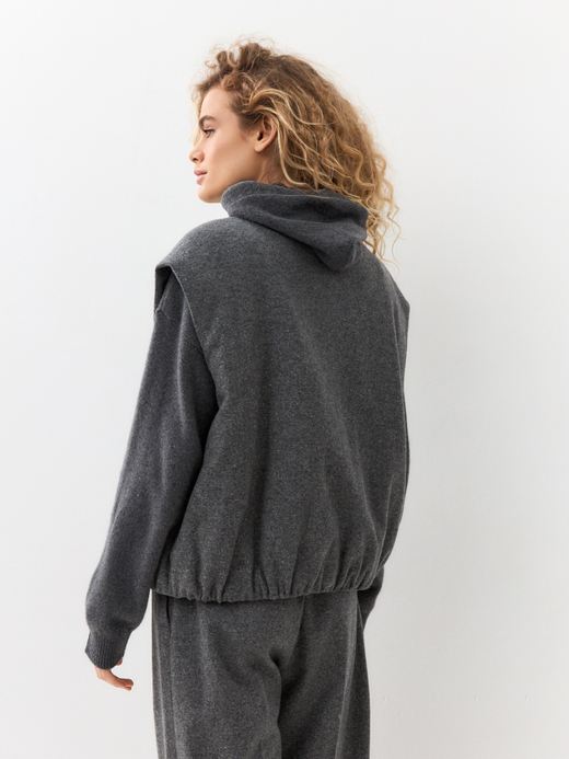 Жилет из шерсти