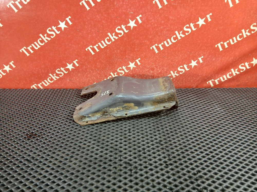 Кронштейн амортизатора переднего