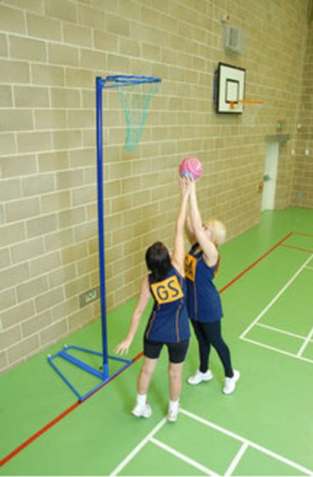 Нетбольная стойка для зала стационарная