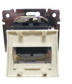 Розетка RG45 интернет Слоновая Кость Legrand Valena (774138) 1шт