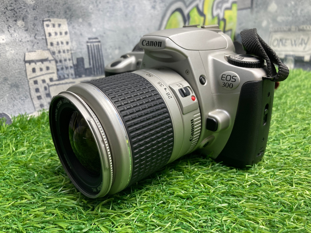 Canon EOS 300 kit 28-90mm