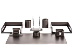 Настольный набор для рабочего стола 9 предметов из кожи цвет шоколад