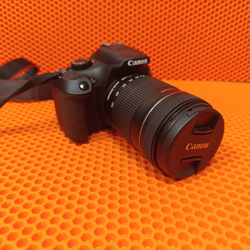 Зеркальный фотоаппарат Canon EOS 1300D