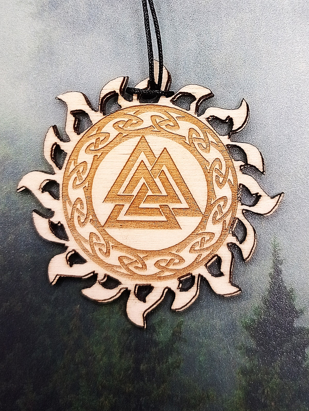 Кулон Валькнут