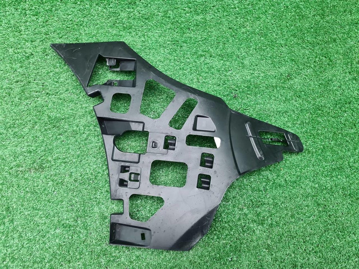 Кронштейн перед. бампера Mercedes S w222 17-20 AMG