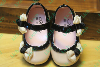 Туфли детские с контрастной окантовкой, ремешком и бантами