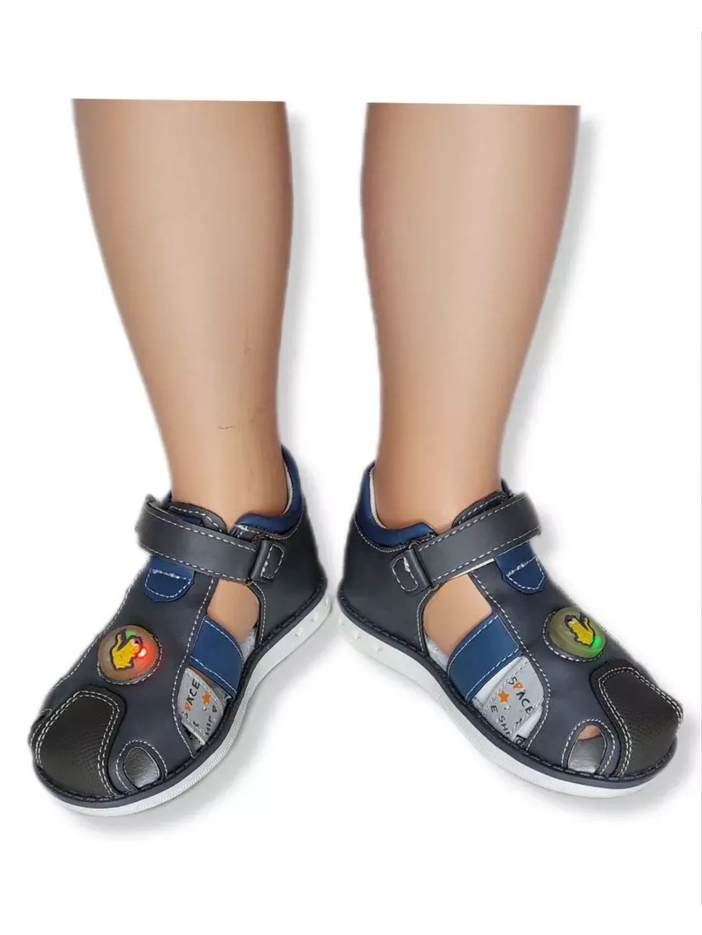 Детские Сандалии для мальчика светящиеся.