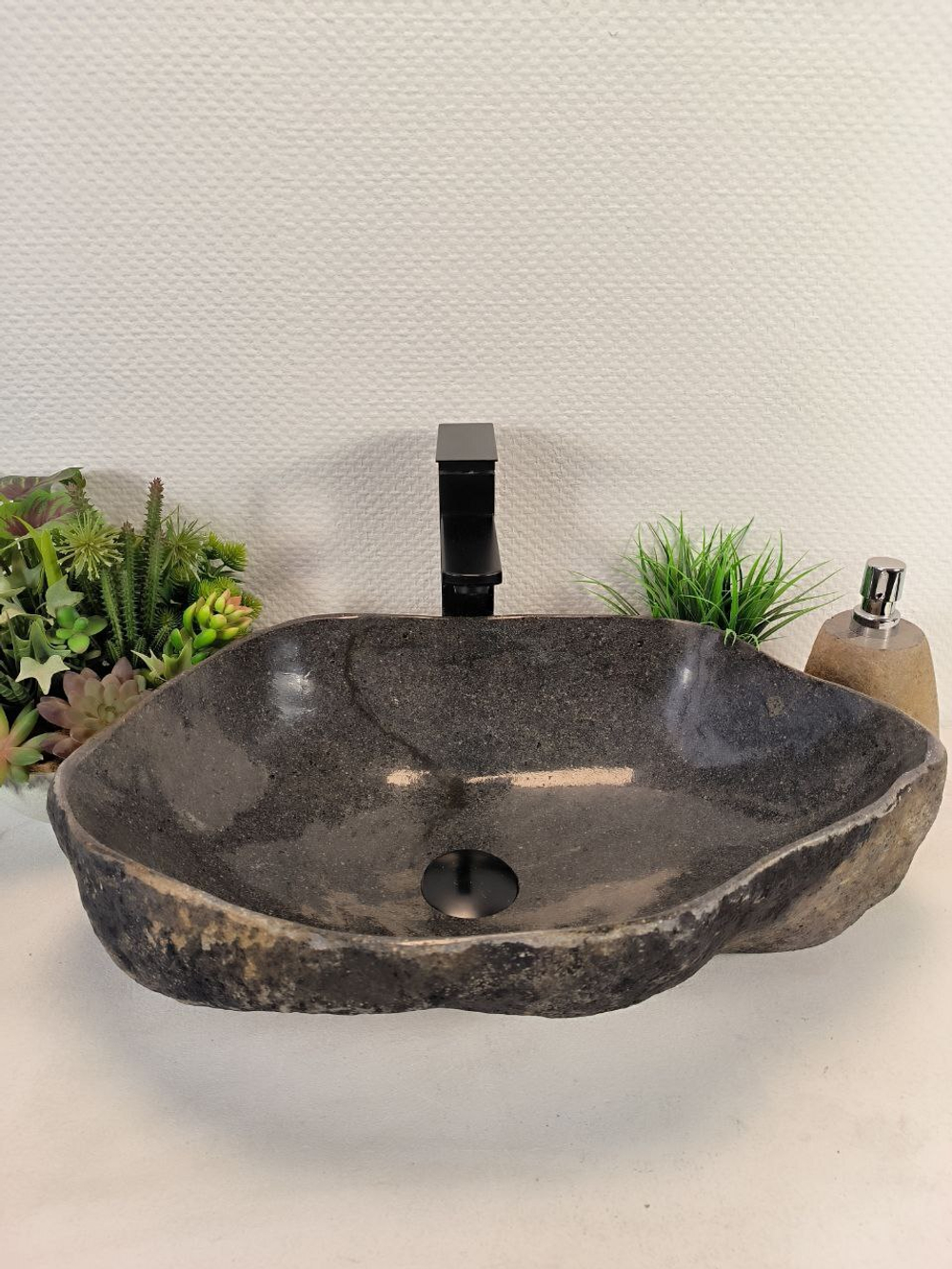 Раковина из речного камня RS-65619 56*35*15 0862