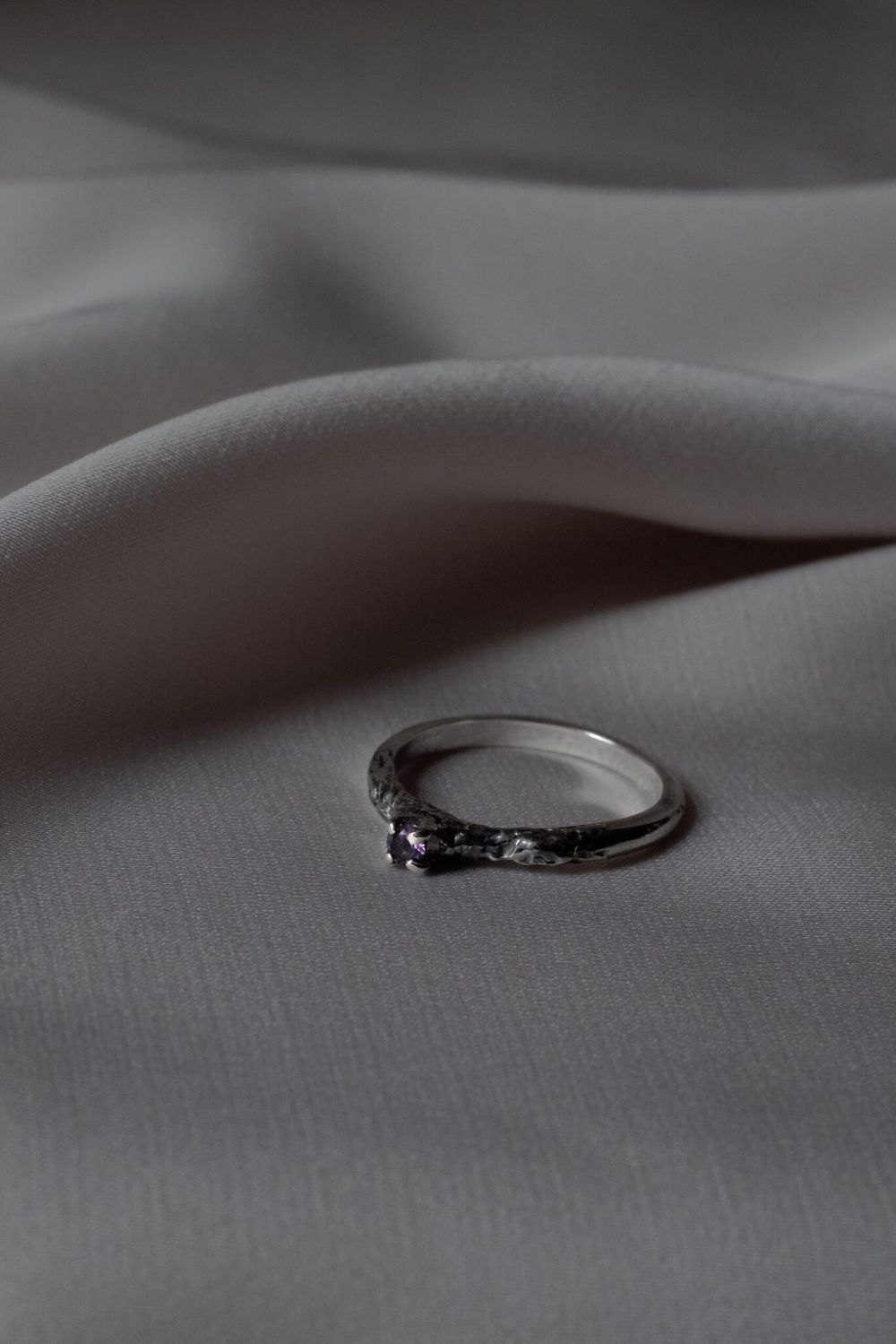 Кольцо Асфальт с голубым топазом