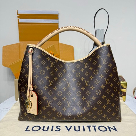 Louis Vuitton Again