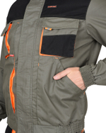 Костюм СИРИУС-МАНХЕТТЕН куртка. брюки оливковый с оранжевым и чер. тк. мех. стрейч пл 260 г/кв.м