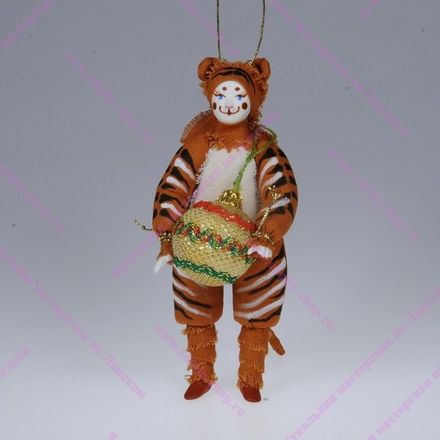 Ёлочная игрушка Тигрёнок с аксессуаром