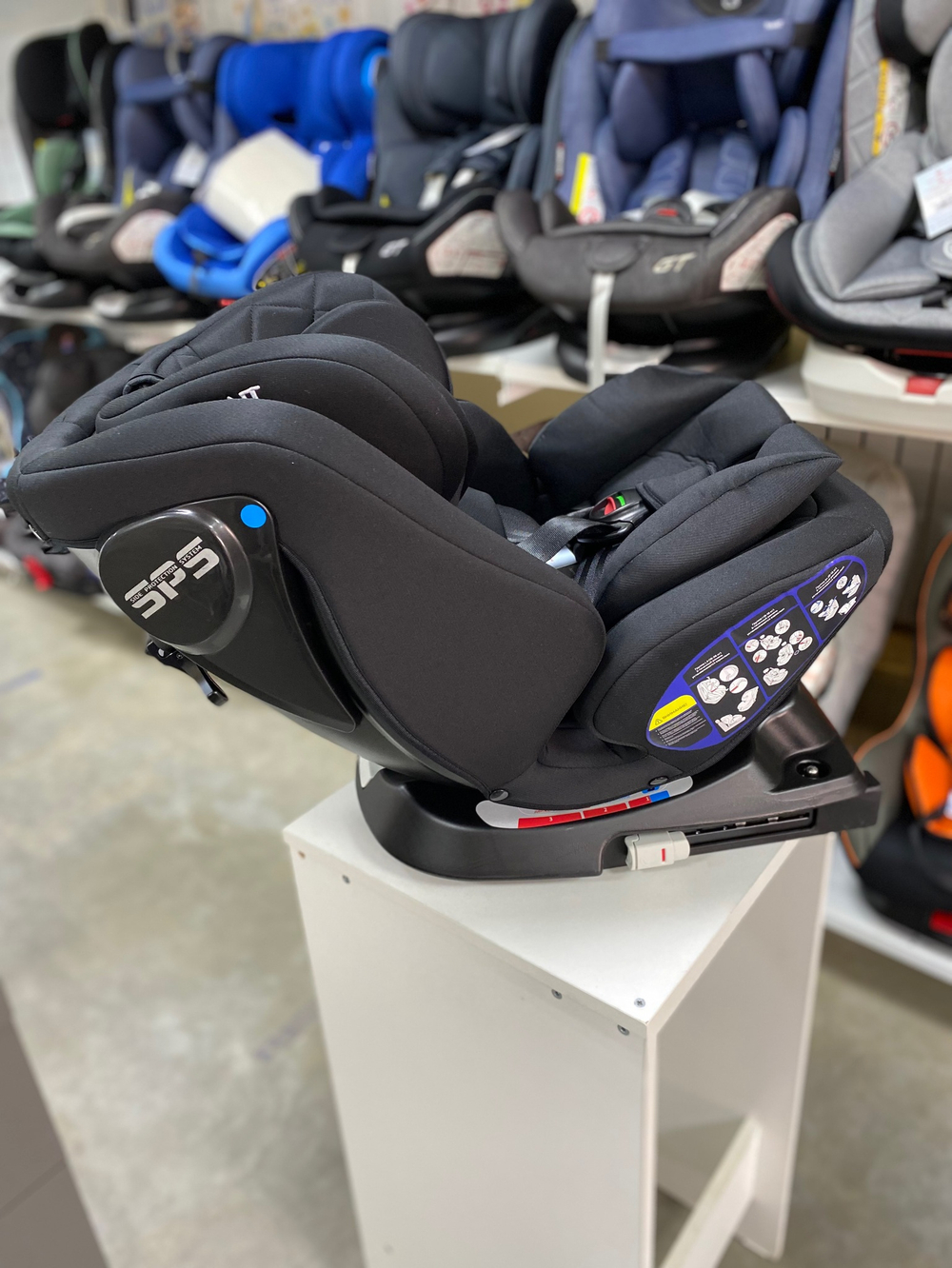 Автокресло RANT UB619 "NITRO" isofix Black группа 0+-1-2-3  (0-36 кг)