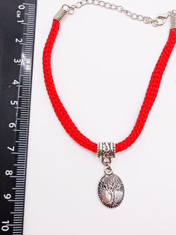 Красная нить от сглаза. Древо жизни