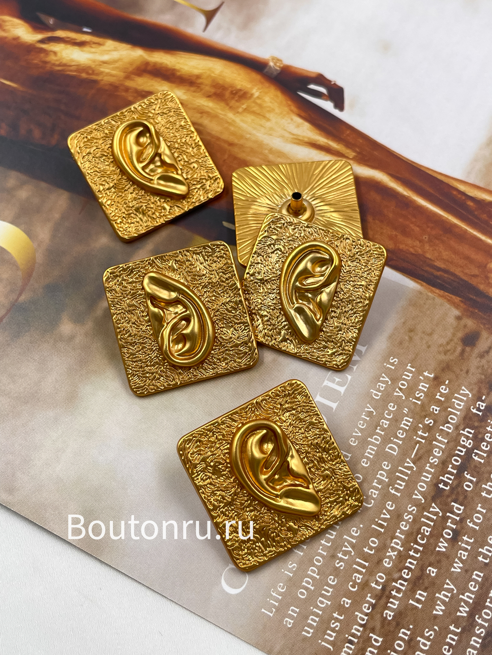 Шляпки под установочные кнопки Скиапар. золотистые квадратные с ухом