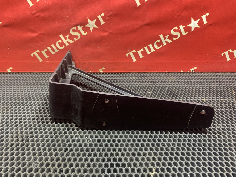 Кронштейн спойлера верхнего правый