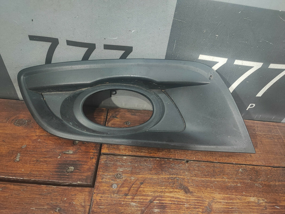 Накладка ПТФ правая Mazda 3 (BK) 06-09 Б/У Оригинал BS3E50C11