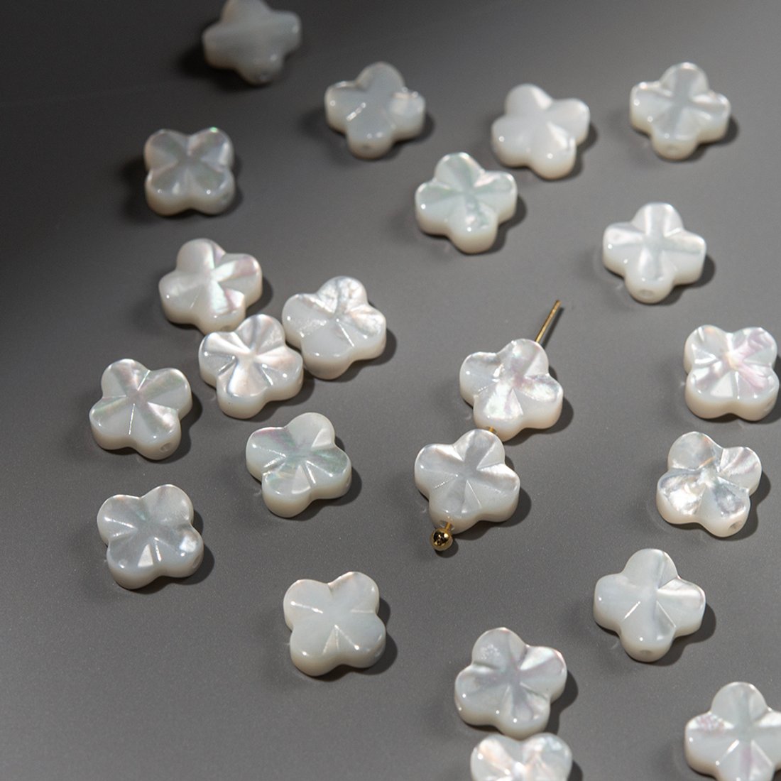 Клевер из перламутра морских ракушек, 8мм, белый