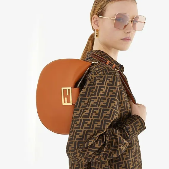 Сумка-хобо Fendi Croissant маленького формата