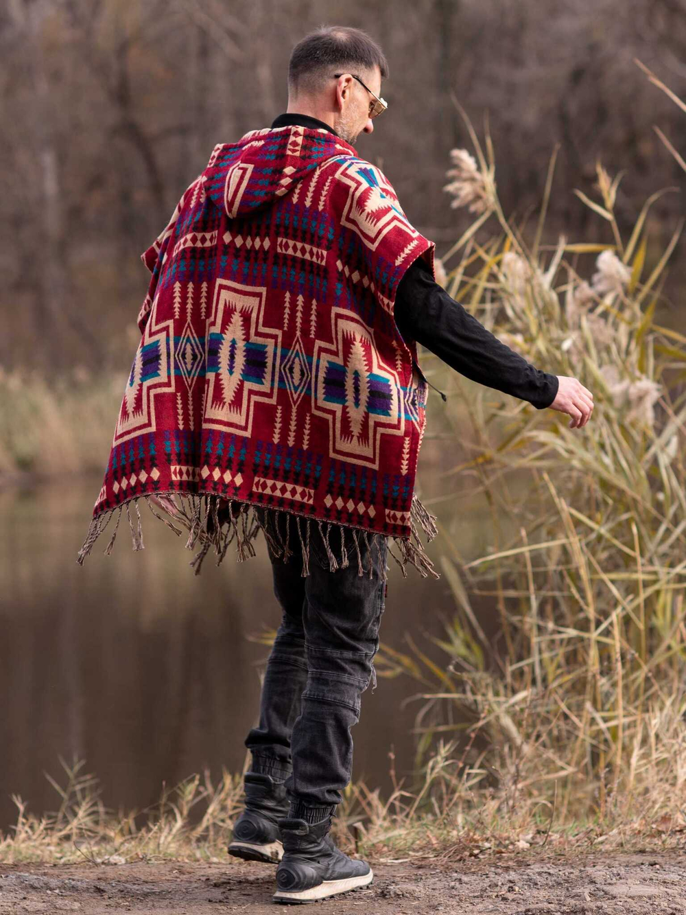 Пончо шерстяное с орнаментом