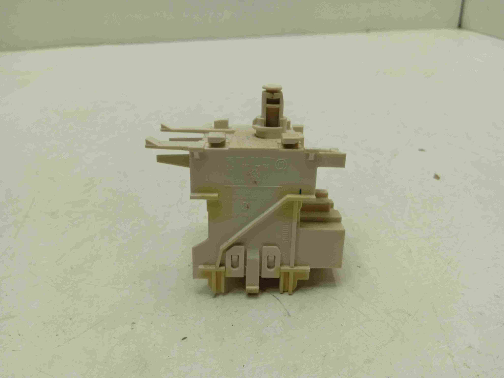 SGV57T13EU/05 ктп23 Сетевая кнопка для посудомоечной машины Bosch SGV57T13EU/05 б/у