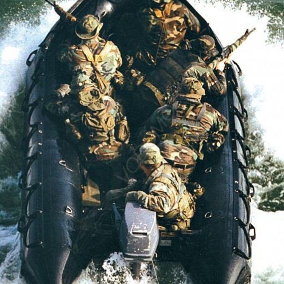 Надувная лодка ZODIAC Futura commando 420 с жестким пайолом