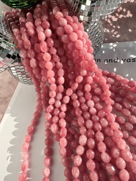 Нить бусин из тонированного кварца 8-8,5мм (галтовка)