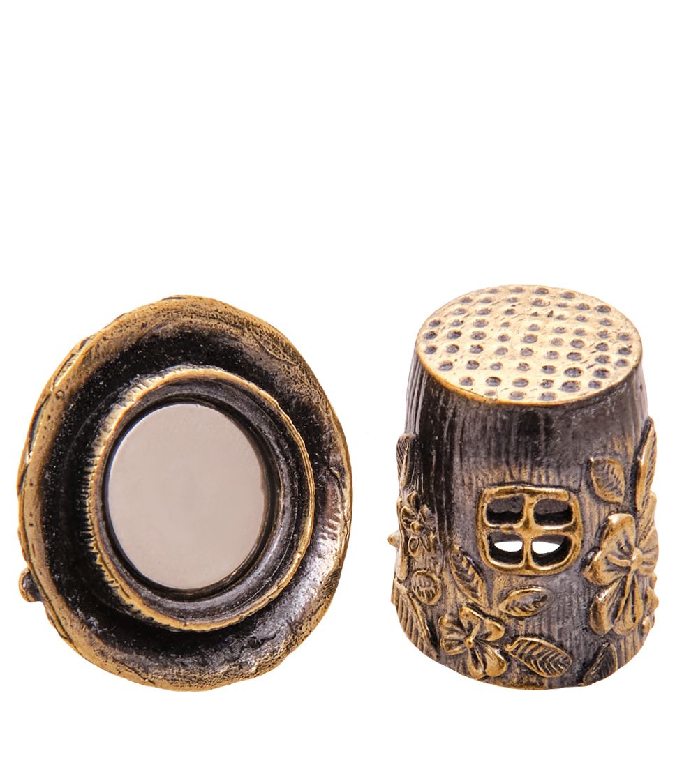 AM-3542 Наперсток «Домик Желуди» (латунь, янтарь)