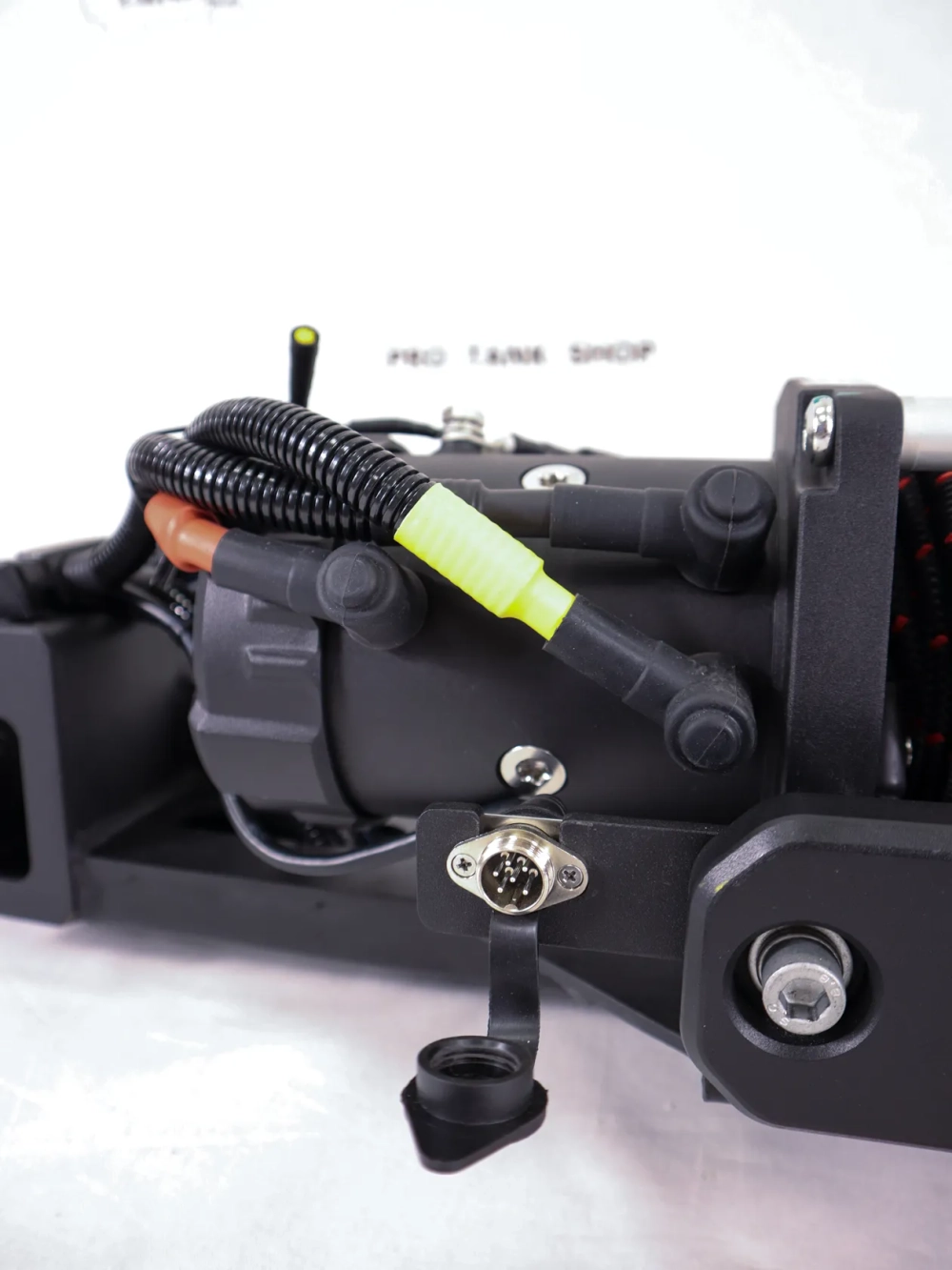 Комплект лебедки T-Max 9500lbs с кронштейном крепления для TANK 300