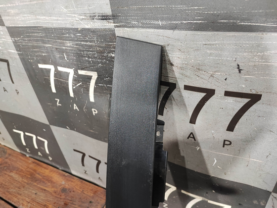 Накладка двери передней правой Kia Carnival 4 (KA4) 20-нв Б/У Оригинал 82260R0000