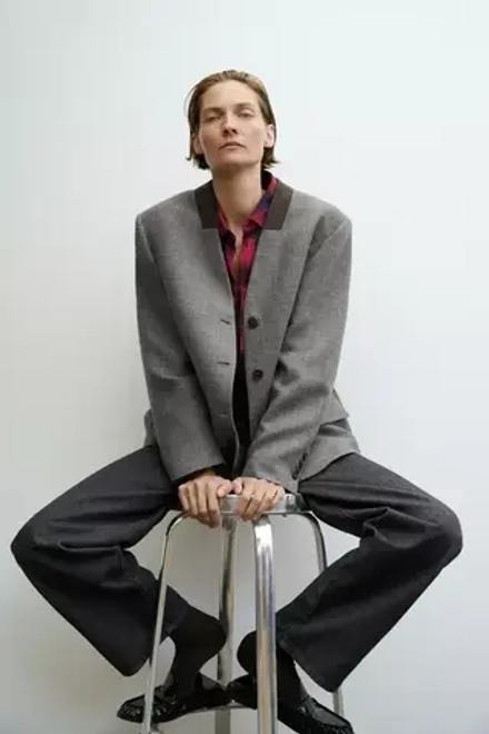 ZARA ДЖИНСЫ ПРЯМОГО КРОЯ СО СРЕДНЕЙ ПОСАДКОЙ — ZW COLLECTION, СЕРЫЙ