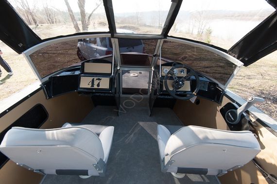 Алюминиевая моторно-гребная лодка RIVERCRAFT RC 47 Fishing