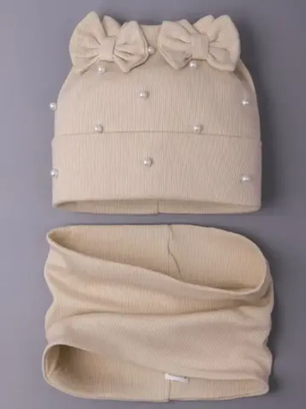 Шапка для девочки на осень с бусинами и снуд